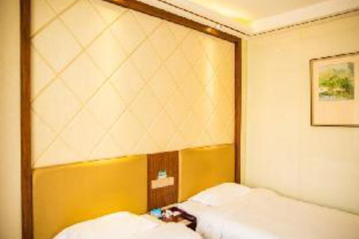Room 4 of 5