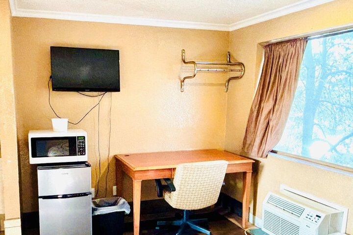 Room 4 of 24