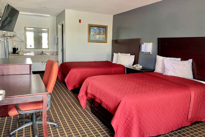 2 Double Beds