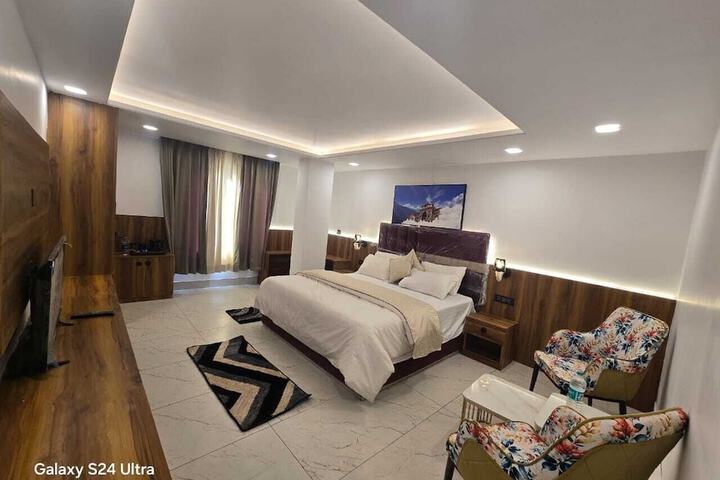 Room 11 of 17