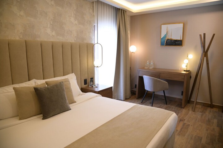 Room 27 of 86