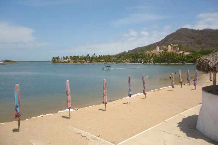 Beach 27 of 28