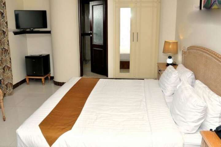 Room 40 of 40