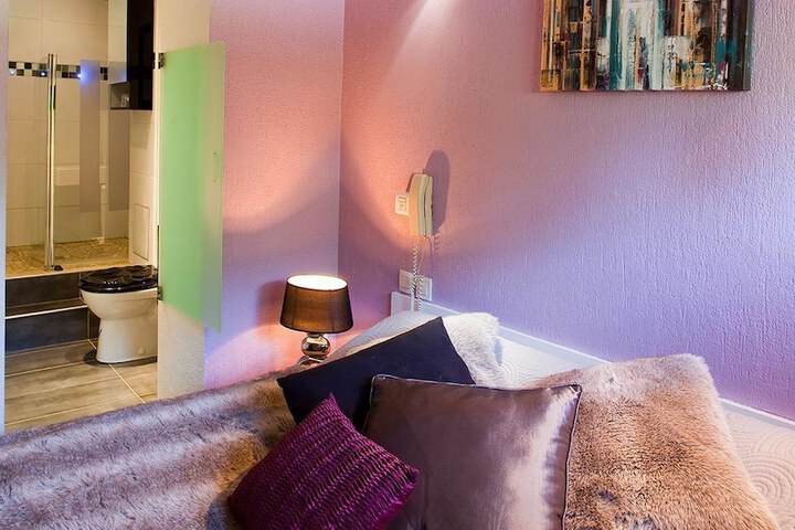 Room 3 of 11