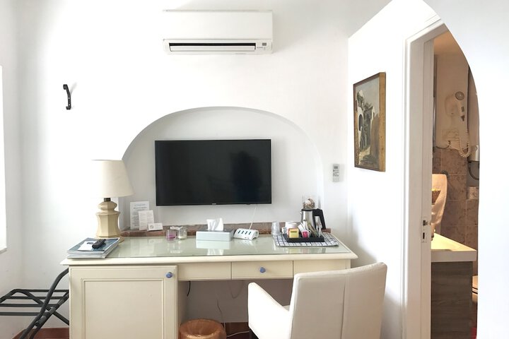 Room 52 of 106