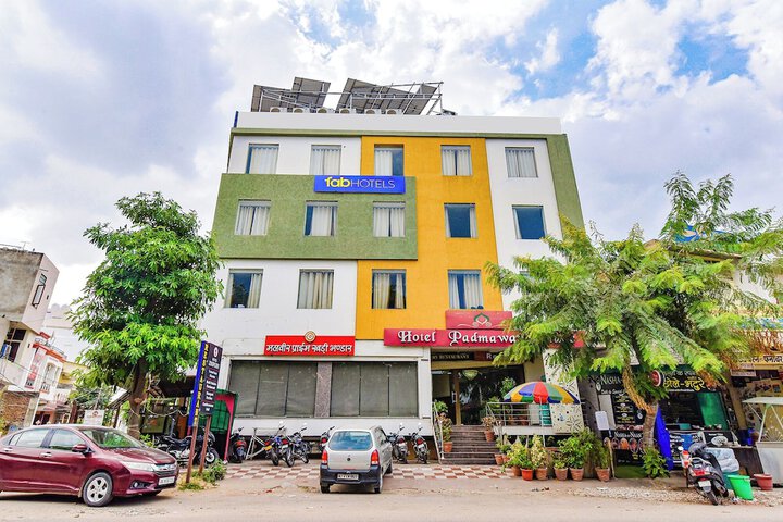 FabHotel Padmawati Palace - Nirman Vihar