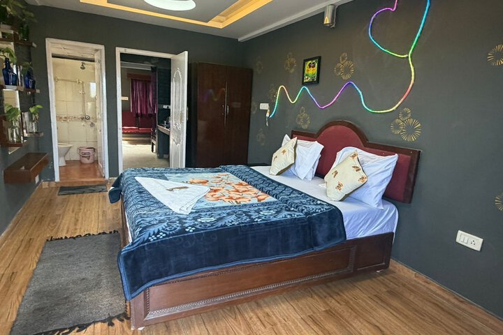 Room 3 of 27