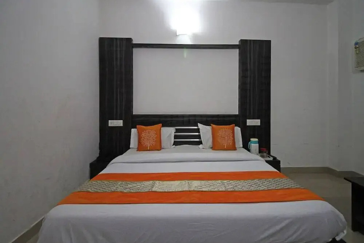 Room 2 of 10