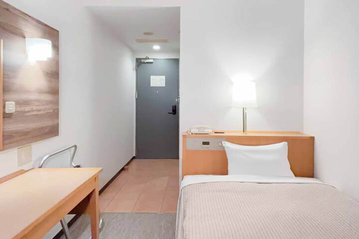 Room 4 of 11