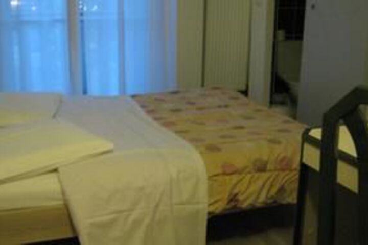 Room 17 of 28