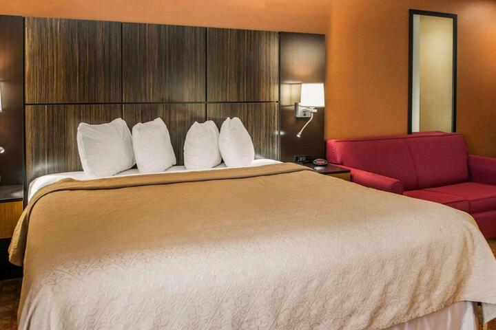 1 King Bed (4 of 7)