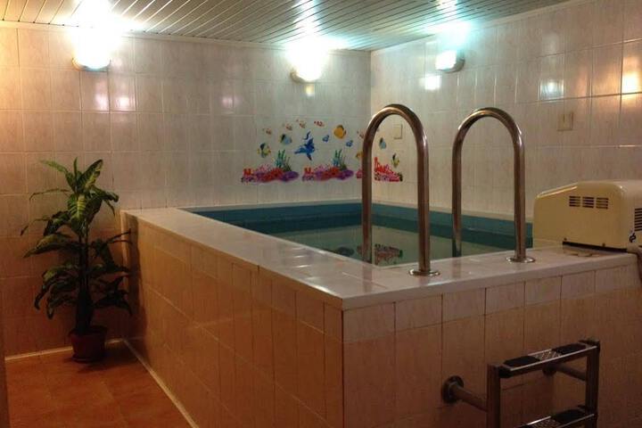 GRAD HOTEL