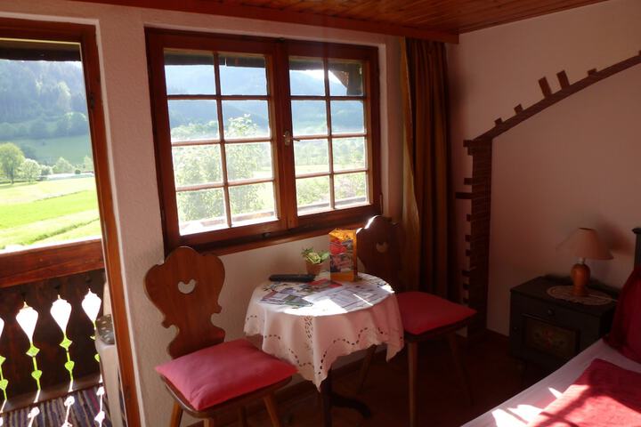 Room 10 of 90