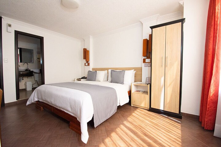 Room 13 of 34