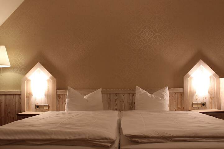 Room 5 of 40