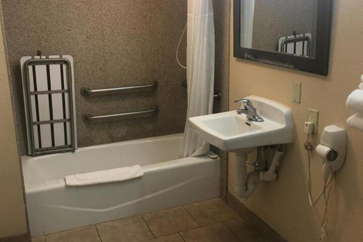 Comfort 2 Queen Beds (5 of 7)