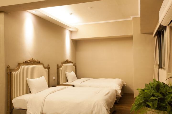 Room 10 of 36