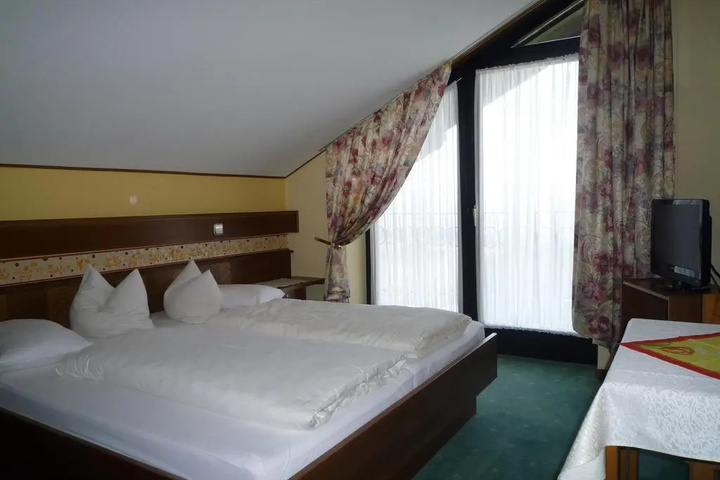 Room 5 of 5