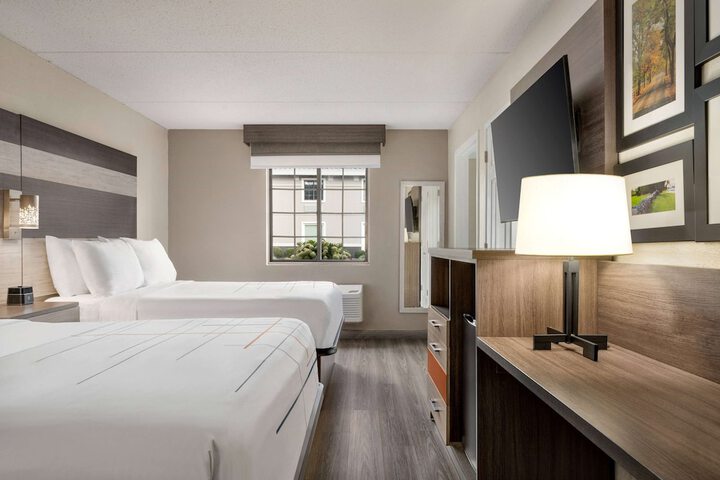 2 Double Beds Mobility Hearing Impaired Accessible Room (3 of 8)