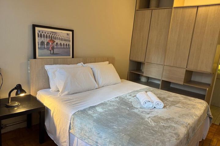 Room 11 of 27