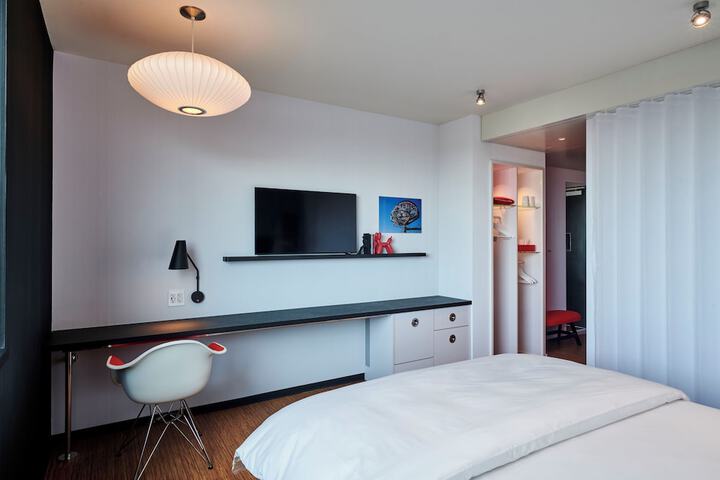 Room 27 of 58