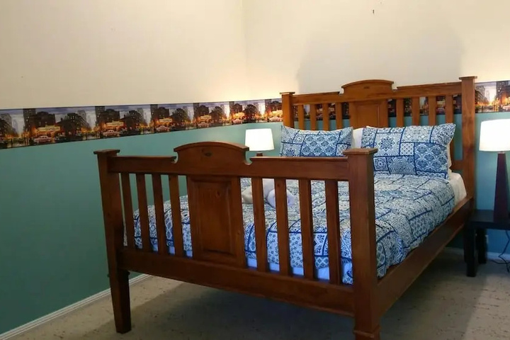 Room 5 of 13