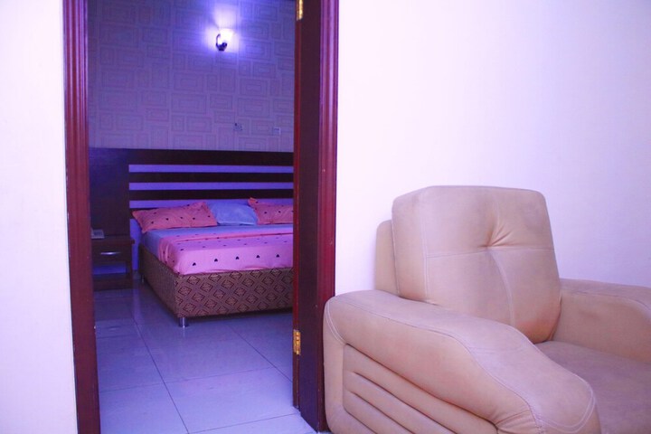 Room 11 of 38