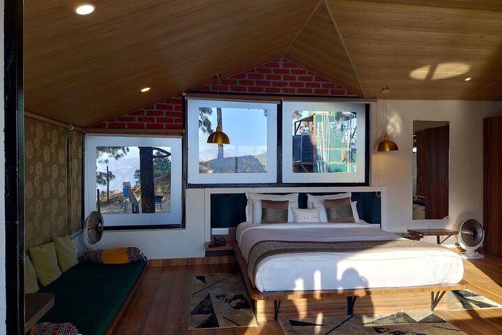 Lounge 60 of 82