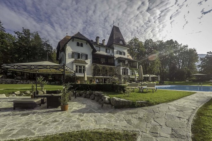 Hotel Exterior 62 of 67
