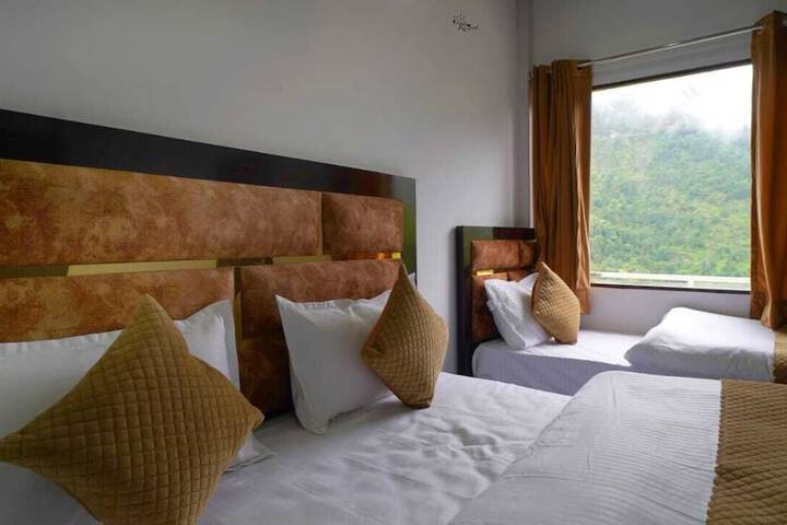 Room 3 of 29