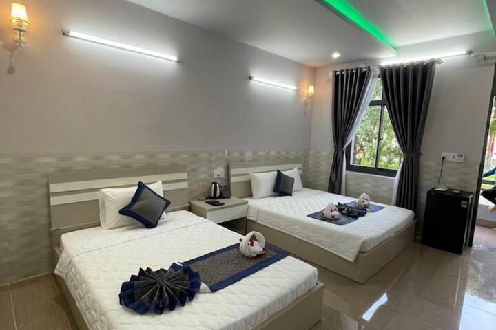 Room 4 of 25