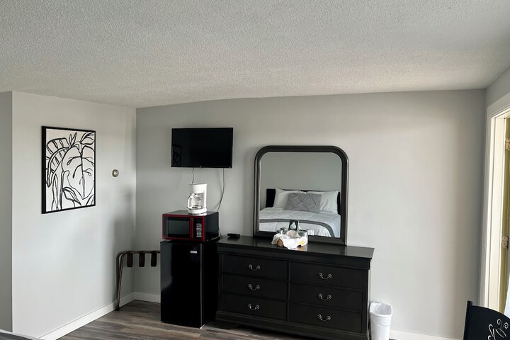 Room 5 of 11