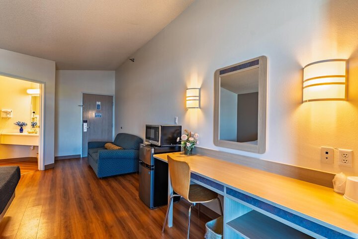Room 33 of 53