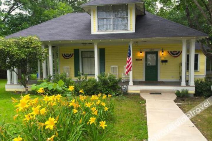 Brooks House Suites