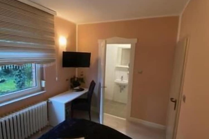 Room 16 of 63