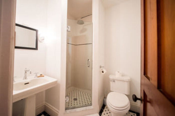 Room 4 of 61