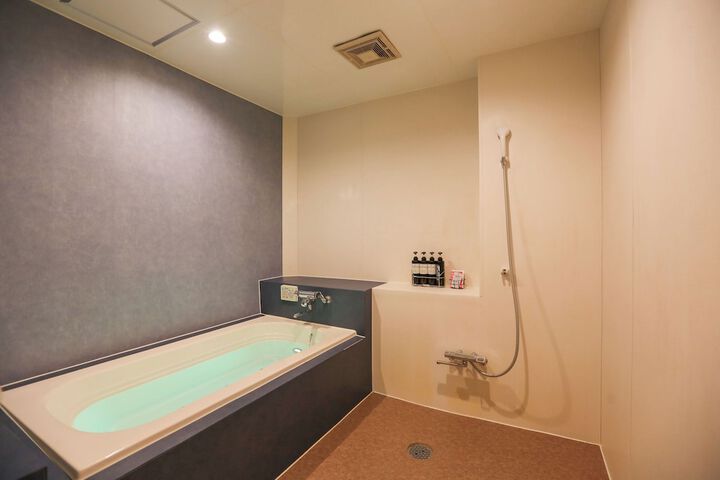 Room 8 of 11