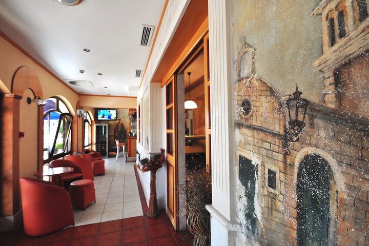 Hotel Interior 6 of 115