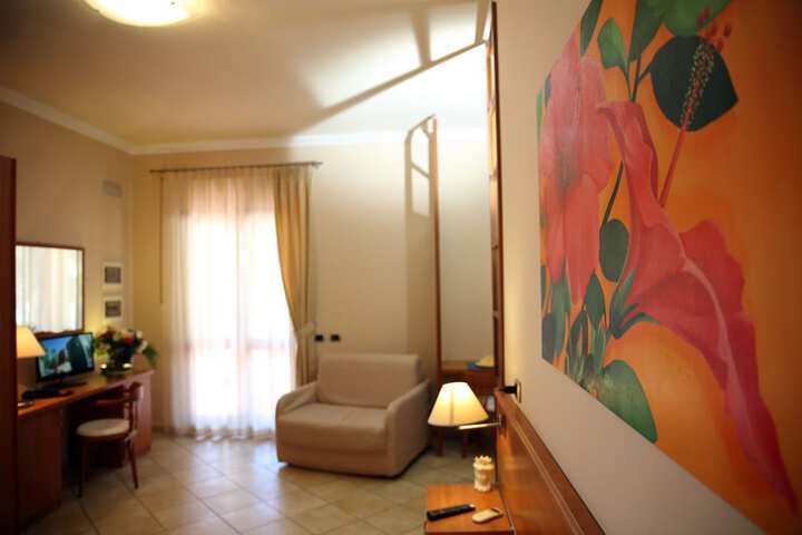 Room 7 of 30