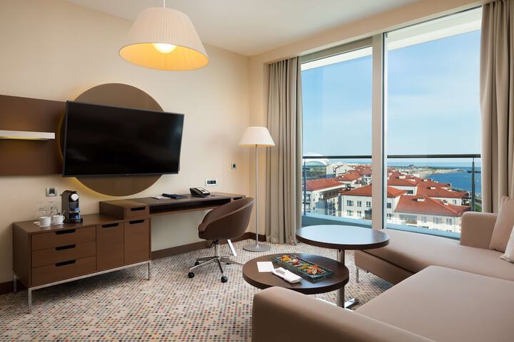 Room 15 of 410