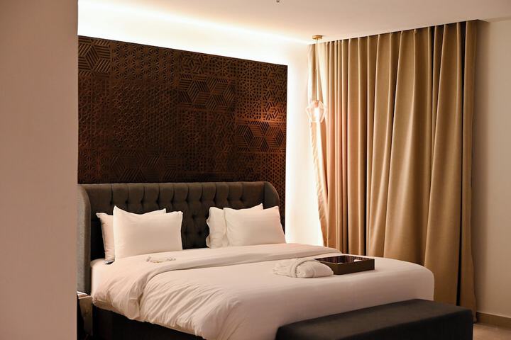 Room 10 of 32