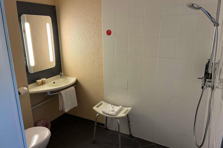 Room 26 of 54