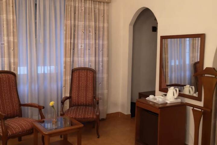 Room 27 of 47
