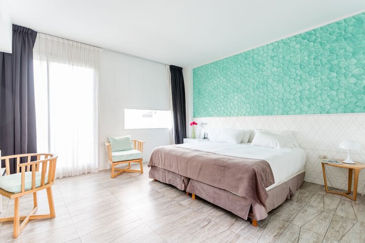 Room 106 of 181