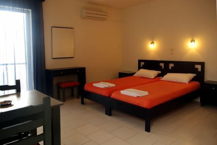 Room 17 of 38