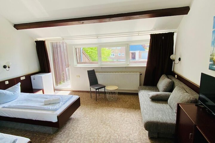 Room 42 of 106
