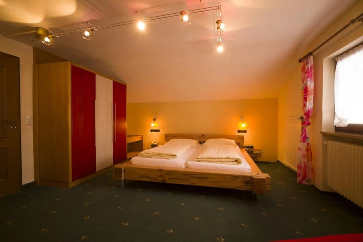 Room 6 of 41