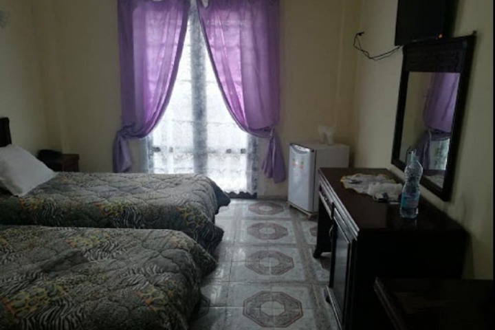 Room 9 of 37