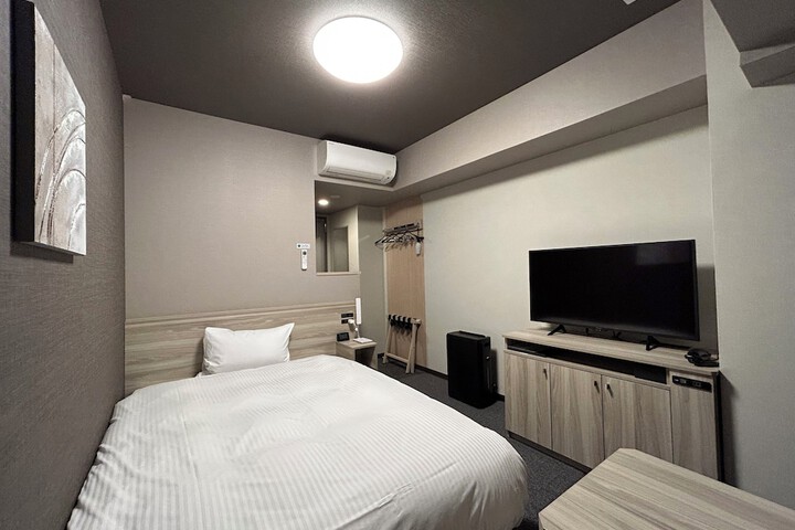 Room 5 of 28
