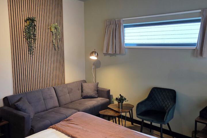 Room 32 of 76